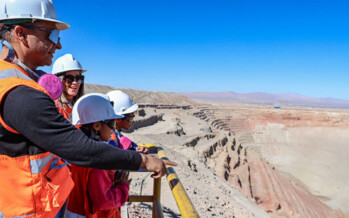 Ministro Hales refuerza medidas ambientales con nueva Adenda al Sistema de Evaluación 