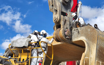 Ferreyros marca un nuevo récord global con la reconstrucción de palas gigantes Cat