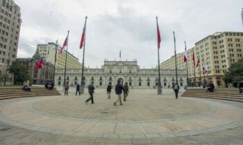 Chile mantiene su calificación crediticia en A- gracias a su sólida economía