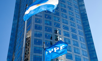 Caso YPF: la Justicia de EE. UU. ordena transferir acciones a Burford y presiona al Estado argentino a negociar