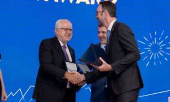 Máximo Pacheco recibe distinción por su rol en la transformación energética de Chile