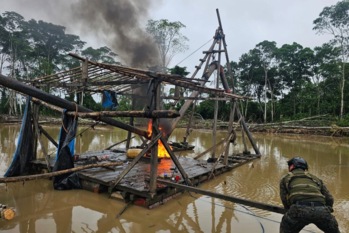Perú intensifica lucha contra la minería ilegal con operativos conjuntos y destrucción de maquinaria