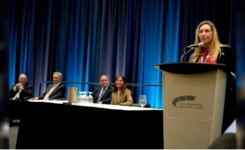 El gobierno argentino refuerza su mensaje en PDAC con Karina Milei y el RIGI